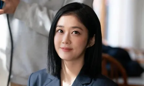 Jang Na Ra trở lại với tạo hình luật sư trong Good Partner