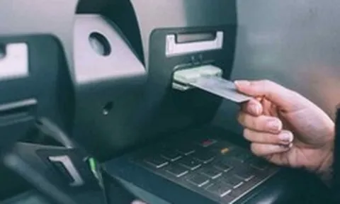 Từ ngày mai 4/10, một ngân hàng dừng chuyển tiền, rút tiền bằng thẻ trong các trường hợp sau