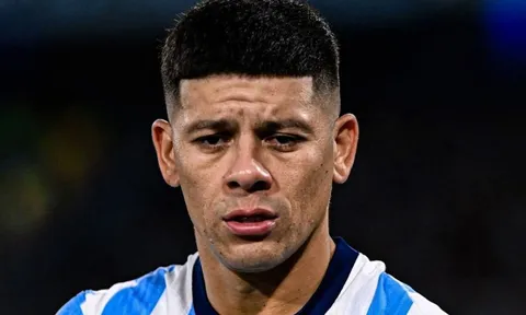 Cựu sao MU nổi loạn tại Argentina