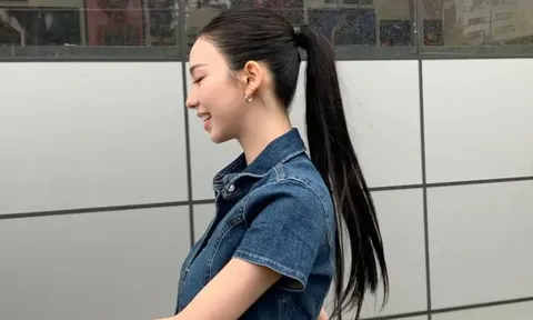 Karina (aespa) diện đồ denim, khoe đường nét gương mặt sắc sảo
