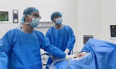Bỏ qua dấu hiệu nước tiểu có màu lạ, cụ ông U80 đối mặt bệnh ung thư bể thận