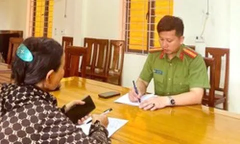 Đi bán vàng thì các tiệm vàng đóng cửa, người phụ nữ SN 1969 trực tiếp đến trình báo công an