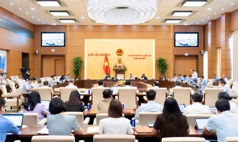 Ủy ban Thường vụ Quốc hội cho ý kiến về dự án Luật Kinh doanh bất động sản (sửa đổi)