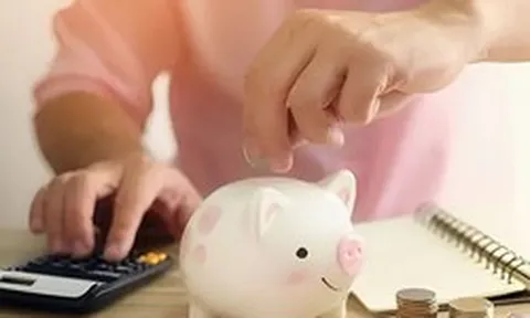 Nên trả hết nợ hay tiếp tục gửi tiết kiệm khi đang có tiền nhàn rỗi?