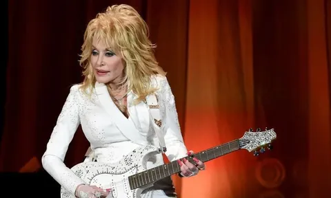 Cháu trai Dolly Parton bị cáo buộc có lời lẽ thô tục