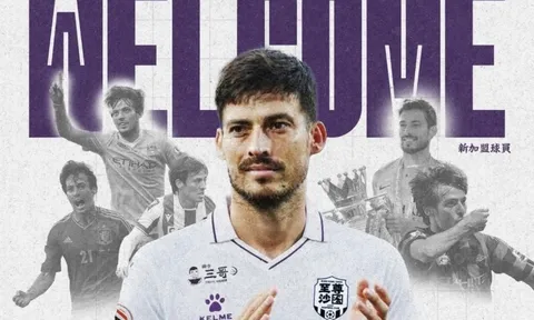 David Silva sang Hong Kong chơi bóng