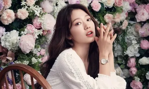 Park Shin Hye lộ diện sau nửa tháng sinh con thứ hai, nhan sắc gây chú ý