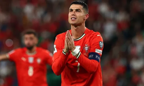 Ronaldo bị treo giò tạm thời