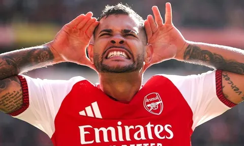 Arsenal ngược dòng nghẹt thở