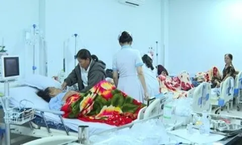 Bộ Y tế chỉ đạo khẩn vụ nhiều người nhập viện sau khi ăn bánh mì ở Quảng Ngãi