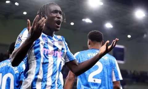 Newcastle thảm bại trước đội bóng của Lampard