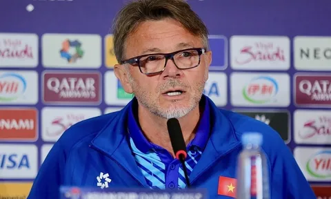 Bóng đá Việt Nam sử dụng sai cách với HLV Troussier