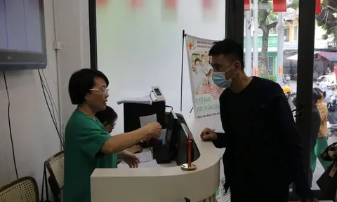 Hà Nội ghi nhận 200-300 ca cúm nhập viện mỗi tuần, dấu hiệu nào cần đến bệnh viện ngay?