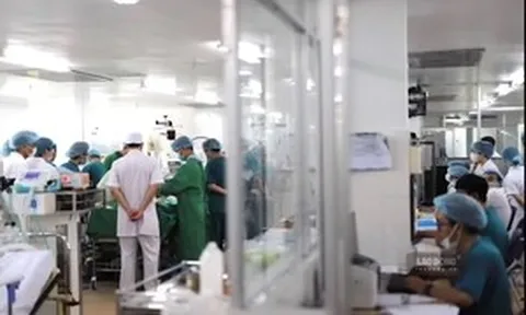 Cô gái 19 tuổi nguy kịch sau khi uống Panadol Extra cùng nước rửa chén