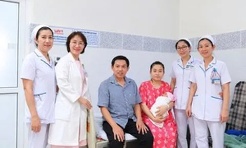 Kỳ tích y khoa: Hai bé gái sinh đôi chào đời từ 2 tử cung khác nhau