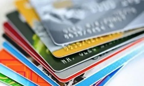 Thẻ tín dụng bị trừ tiền dù không mua sắm, xử lý thế nào?