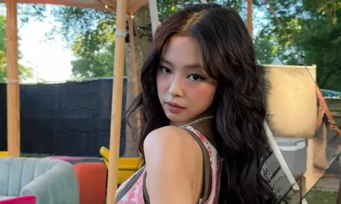Jennie (BLACKPINK) khoe mặt mộc khi diện bikini, nhan sắc khiến khán giả xuýt xoa
