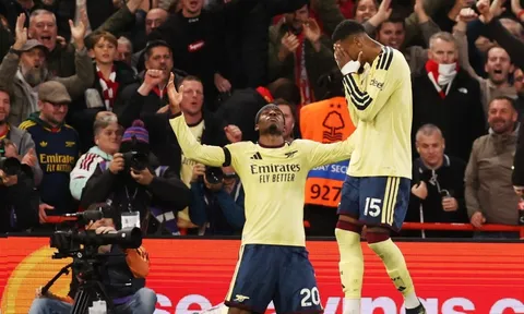 Arsenal thắng theo cách khó tin