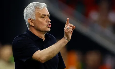 Rộ tin Deschamps sẽ thay Mourinho