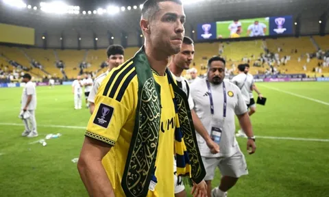 Ronaldo mất 39 giây kiếm đủ tiền nộp phạt