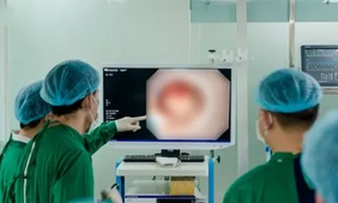 Đau đầu chóng mặt tưởng tiền đình, bàng hoàng phát hiện ung thư phổi di căn não