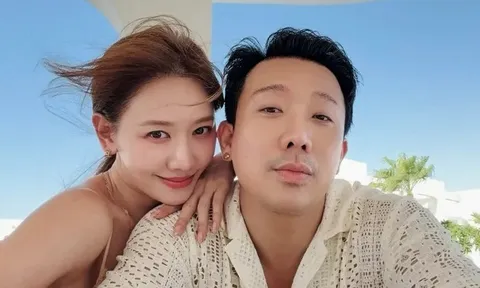 Trấn Thành báo tin vui khi đi du lịch với vợ