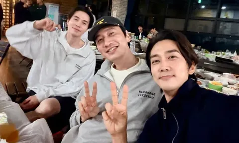 Song Seung Hun hội ngộ Lee Dong Wook, người thứ 3 xuất hiện gây chú ý