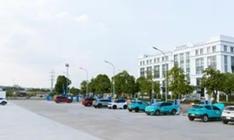 Trạm sạc ô tô điện có quy mô lớn nhất Việt Nam bắt đầu đi vào hoạt động