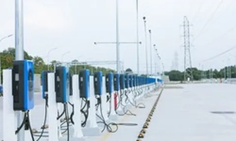 Công ty của tỷ phú Phạm Nhật Vượng vận hành trạm sạc ô tô điện lớn nhất Việt Nam: Sạc được cùng lúc cho hơn 1.000 ô tô điện