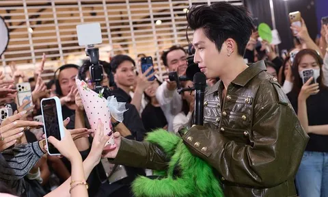 Cody Nam Võ có hành động tinh tế dành cho fan nữ gây 'dậy sóng'