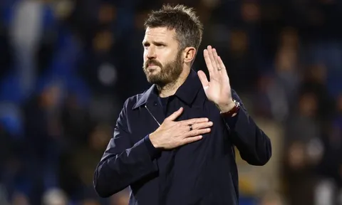 Carrick phải rời Manchester United