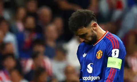 Carrick nên mạnh tay với Bruno Fernandes