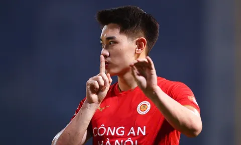 Đình Bắc ghi bàn sau 7 trận tịt ngòi