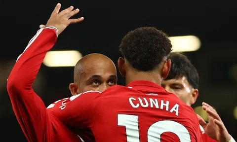 Ứng viên thay Carrick chê phòng thay đồ MU