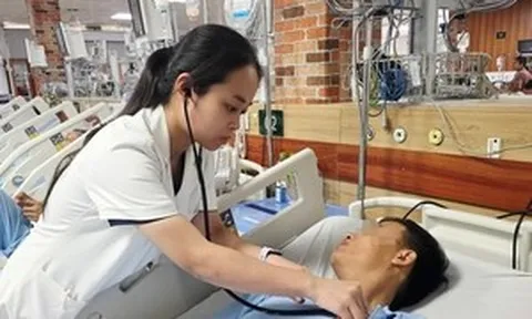 Các nạn nhân ngộ độc khí clo điều trị tại Bạch Mai qua nguy kịch, sắp xuất viện