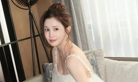 Lee Da Hae lại gây chú ý vì gương mặt khác lạ trước ngày sinh con
