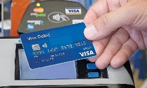 Thẻ phụ phát sinh nợ xấu, ai chịu trách nhiệm với ngân hàng?