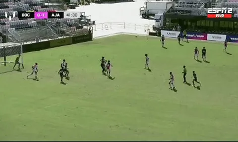 Siêu phẩm của cầu thủ U16 ở Messi Cup