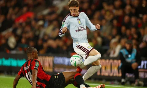 Aston Villa thảm bại ở Carabao Cup