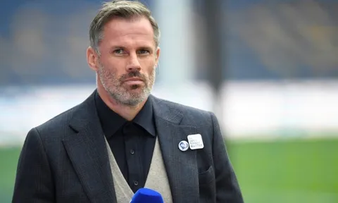 Aston Villa kiện Carragher vì phát ngôn liên quan tới MU