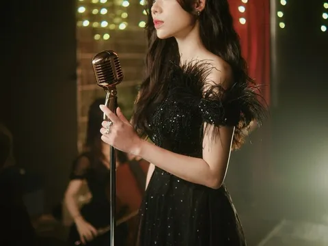 Hương Ly trở thành nữ ca sĩ có lượt view YouTube cao nhất Việt Nam