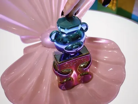 Thế giới thủy cung đến từ hương thơm Moschino Toy 2 Pearl