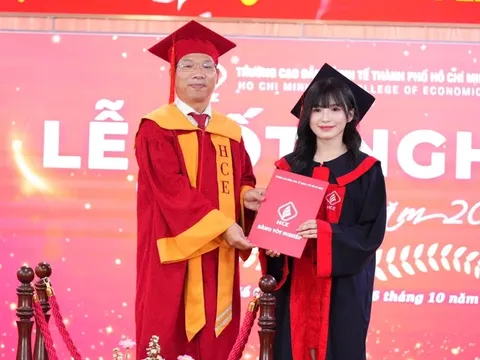 Gần 800 sinh viên Trường Cao đẳng Kinh tế Thành phố Hồ Chí Minh nhận bằng tốt nghiệp đợt 2 năm 2025