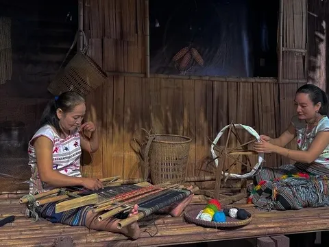 Khai mạc trưng bày chuyên đề “Nghề dệt thổ cẩm truyền thống của phụ nữ dân tộc Mạ ở xã Tà Lài, tỉnh Đồng Nai”