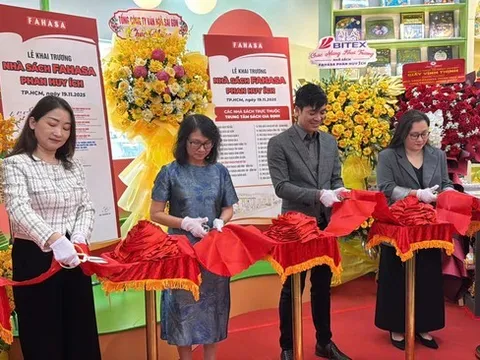 Tưng bừng khai trương Nhà sách FAHASA Phan Huy Ích - Điểm hẹn văn hóa, tri thức, niềm vui mua sắm của mọi gia đình trong mùa lễ hội cuối năm!