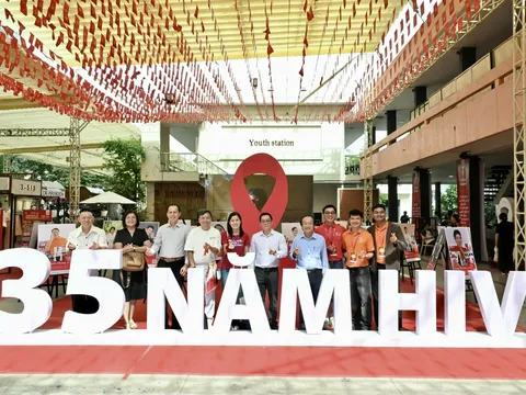 ‘Sống trọn vẹn 2025’: Chung tay đẩy lùi dịch bệnh AIDS