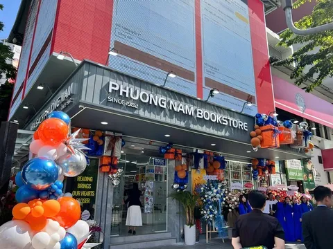 Lần đầu tiên tại TPHCM ra mắt mô hình nhà sách "không ngủ"