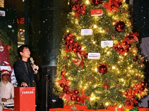 Khai mạc chương trình “Mừng Giáng Sinh – Đón Năm Mới 2026” tại 130 Nhà sách FAHASA trên toàn quốc