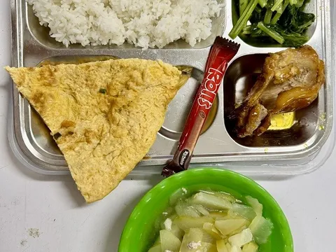 Nhiều trường học ở TPHCM tạm ngưng bán trú sau nghi vấn thực phẩm không an toàn