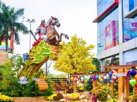 Linh Vật Ngựa – Thánh Gióng Của Đường Hoa Xuân Menas – Tân Sơn Hòa 2026